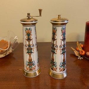 🚫SOLD🚫Lenox salt and pepper grinder